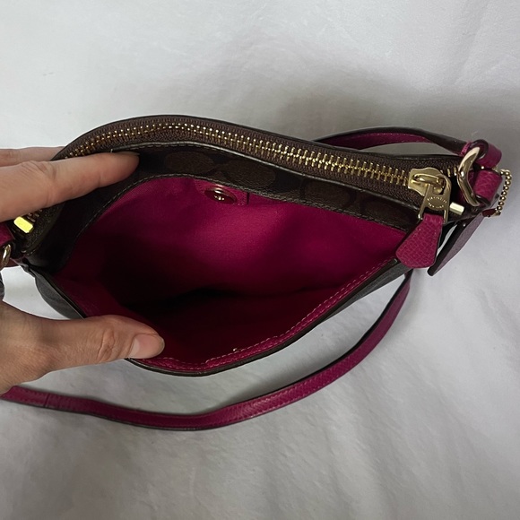 ***SOLD***COACH CROSSBODY BAG in Brown and Fuchsia Leather Messenger Bag Signatu - Picture 11 of 16